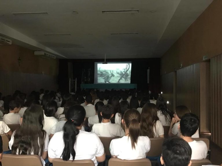 Alunos do 9º Ano participam da Oficina História e Cinema