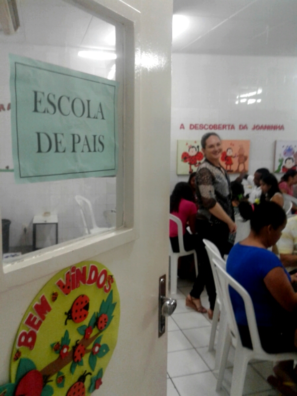 Na Escola Madre Maria Villac pais aprendem a brincar como crianças