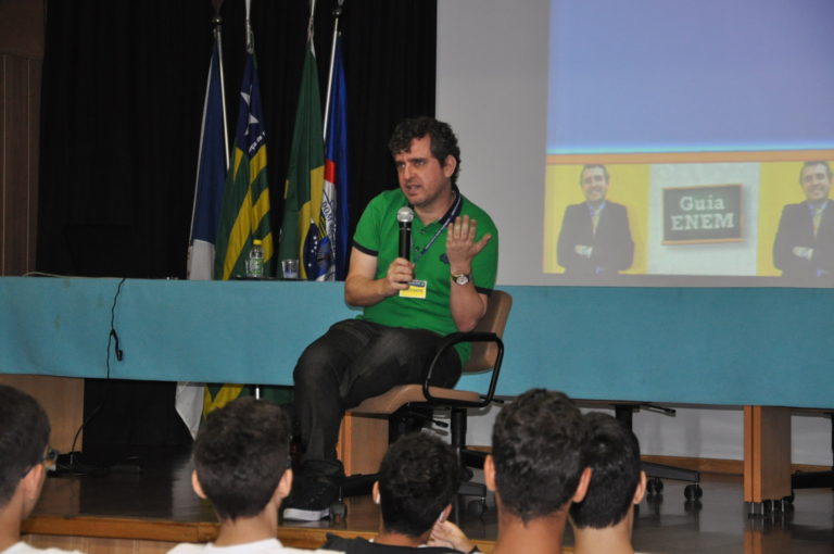 Mateus Prado, o maior especialista em Enem do país, ministra palestra no IDB