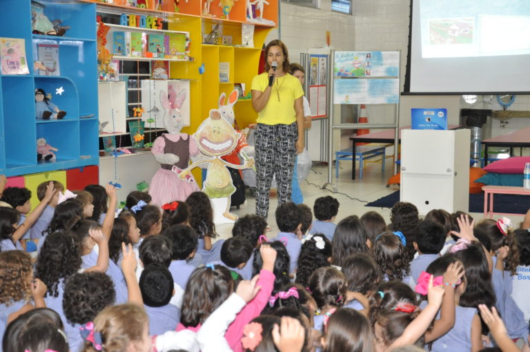 Alunos do Infantil I conhecem o maravilhoso mundo das ilustrações e da literatura infantil