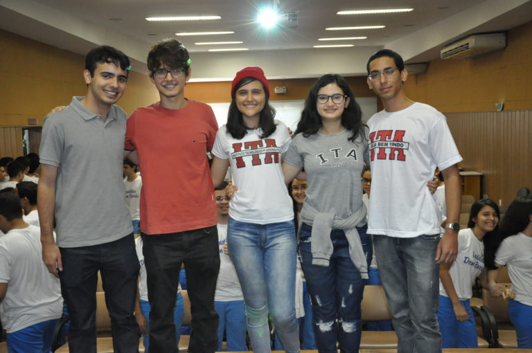 Alunos do ITA participam de bate-papo com dombarretanos do 9º Ano do Ensino Fundamental