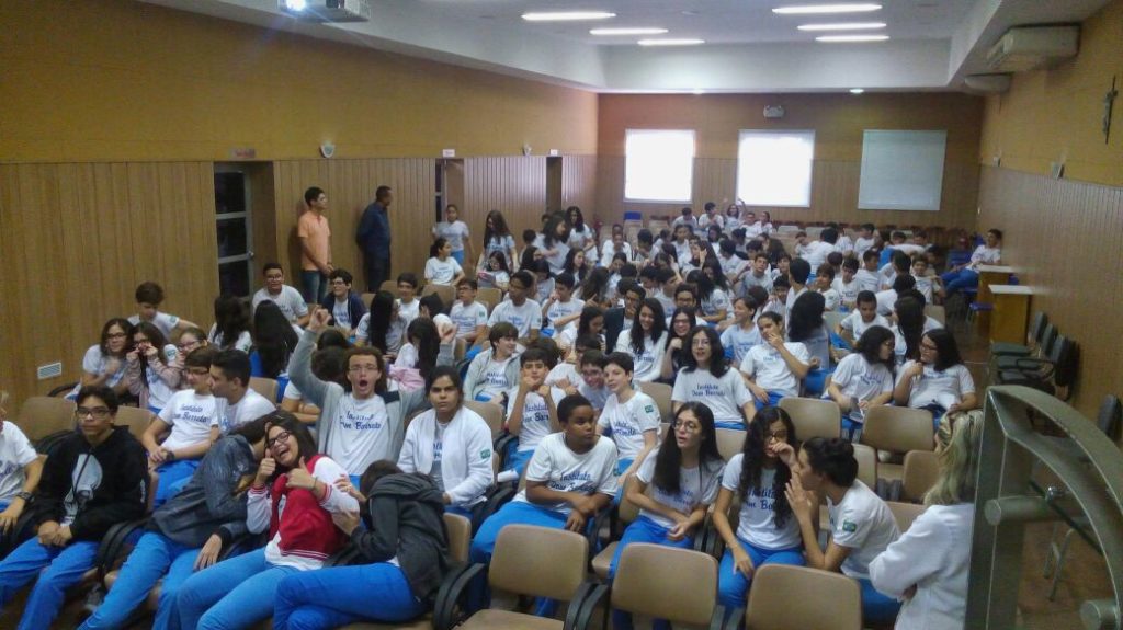 Alunos do 8º Ano participam do projeto interdisciplinar “Cinema na Escola”
