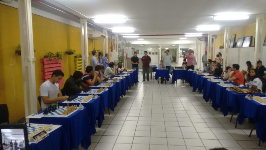Estudantes do IDB participaram de simultânea de xadrez com Rafael Leitão
