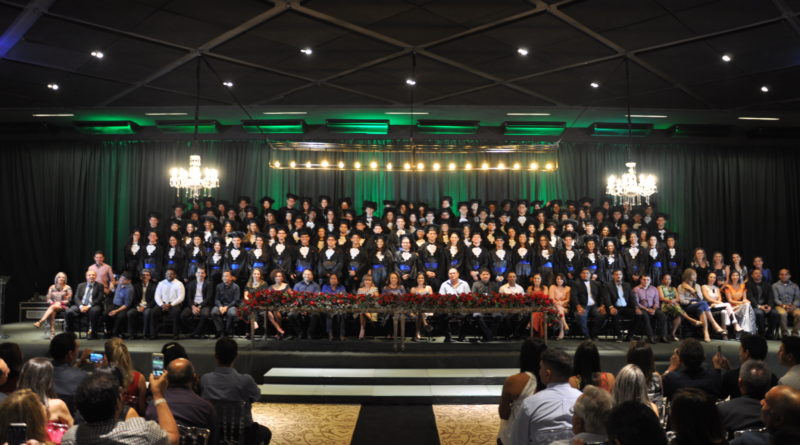 Alegria e emoção na conclusão da 3ª Série do Ensino Médio 2017 do Instituto Dom Barreto