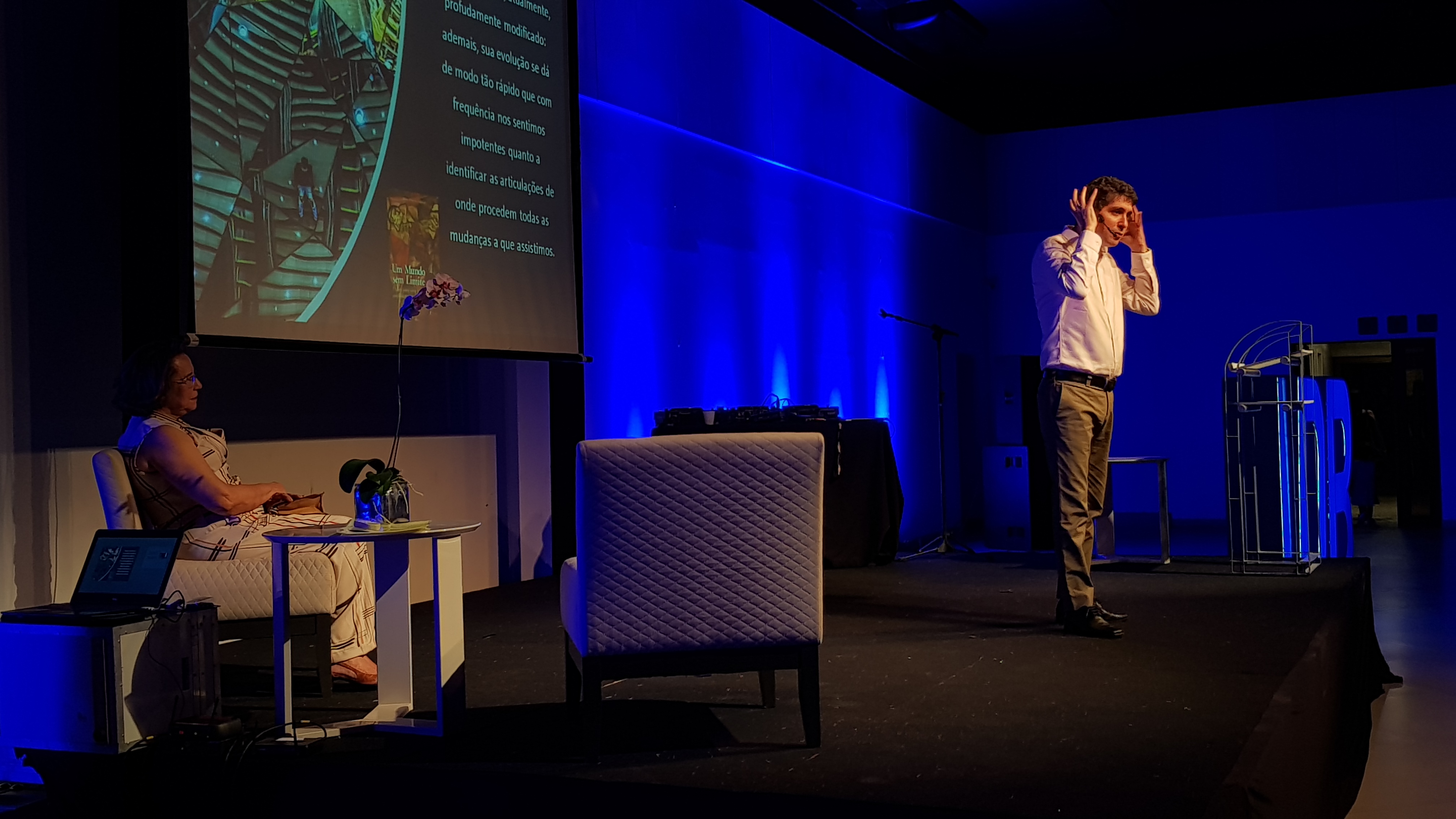 Psicólogo Alessandro Marimpietri ministra palestra em comemoração ao Dia da Família IDB
