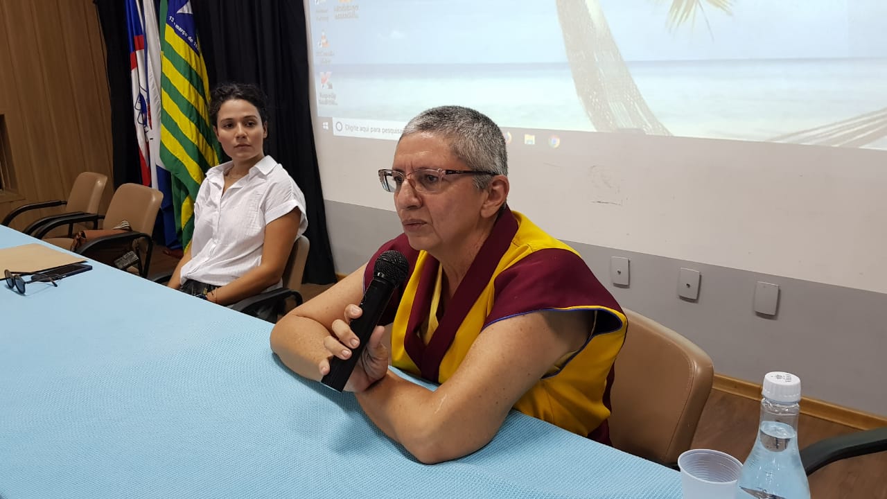 Monja budista Kelsang Naljor ministra palestra sobre meditação para os alunos da 3ª Série e do Pré-Enem
