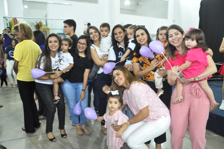 Dia das Mães comemorado com muita emoção pelas mamães da Educação Infantil