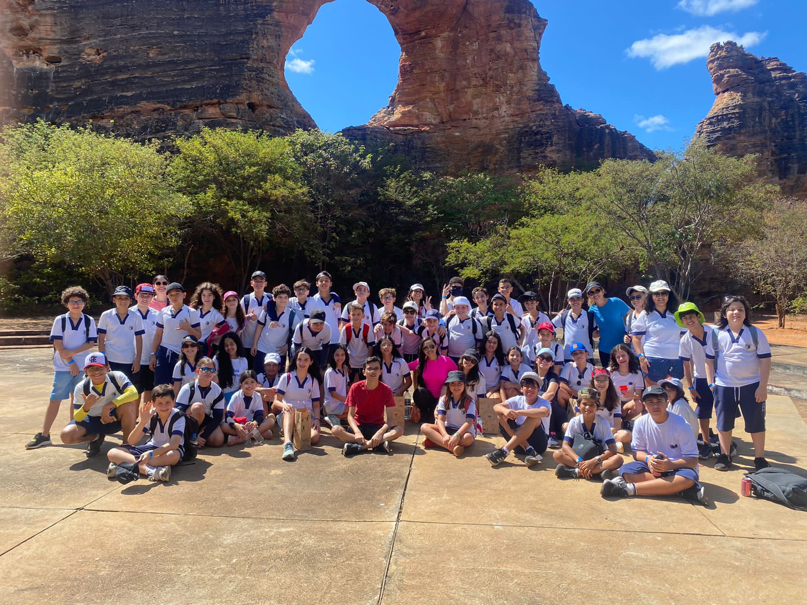 Dombarretanos do 6º Ano do Ensino Fundamental exploram a riqueza histórica e natural do Parque Nacional da Serra da Capivara