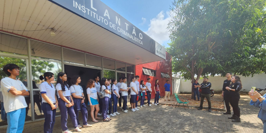Eletiva CSI IDB.<br>
Alunos da disciplina visitam IML e Instituto de Criminalística