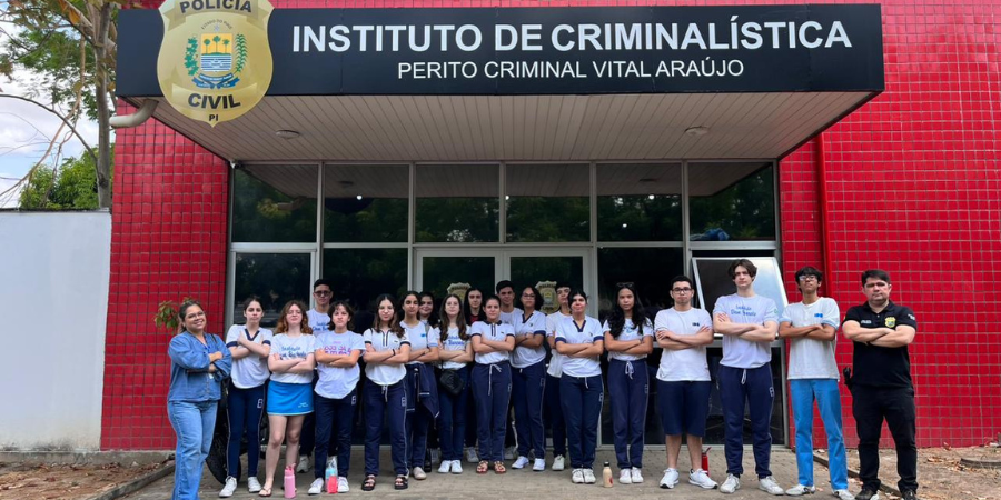 Eletiva CSI IDB.<br>
Alunos da disciplina visitam IML e Instituto de Criminalística