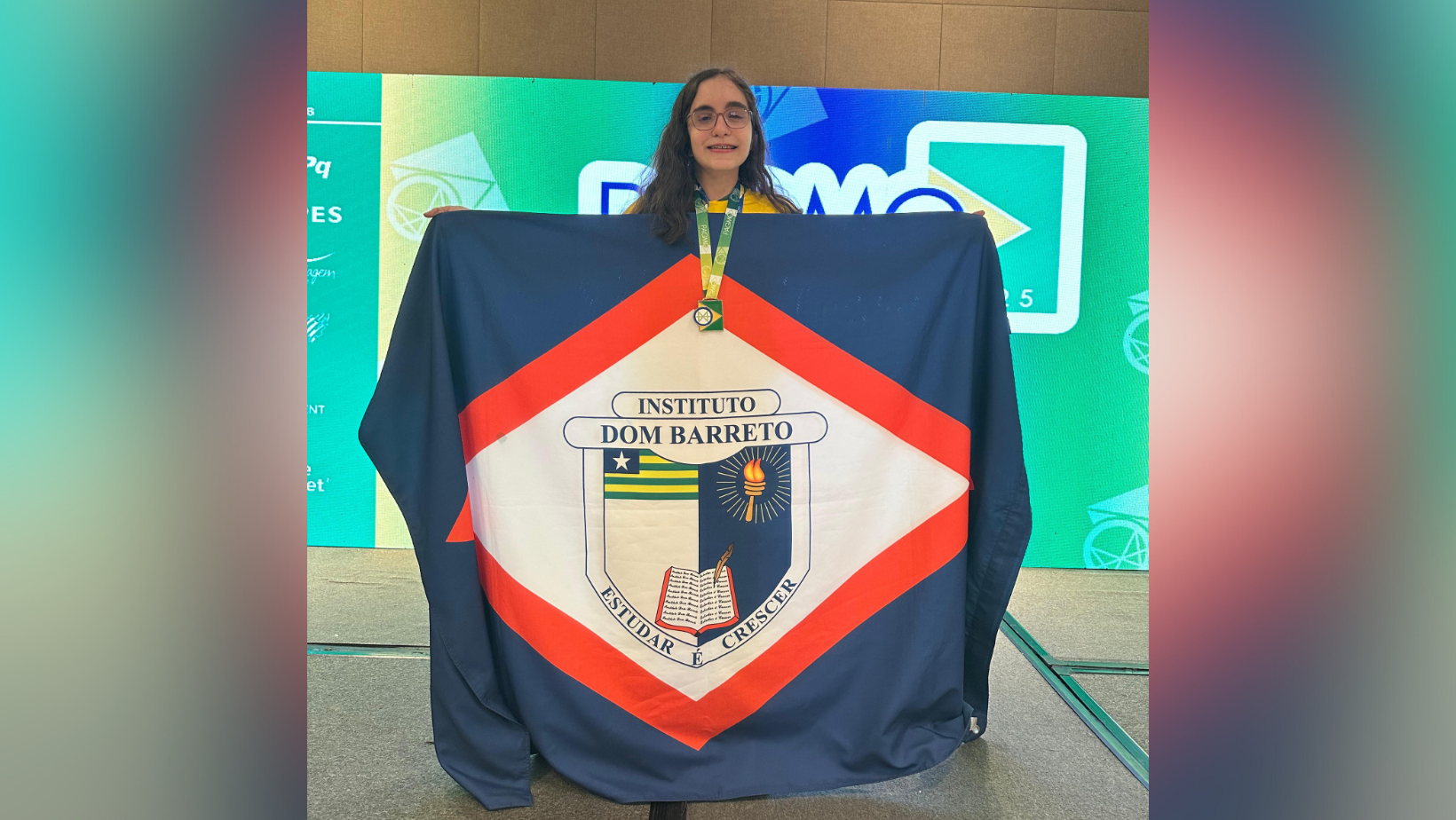 Aluna dombarretana representa o Brasil na Pan-American Girls’ Mathematical Olympiad (PAGMO 2025) e conquista medalha de prata