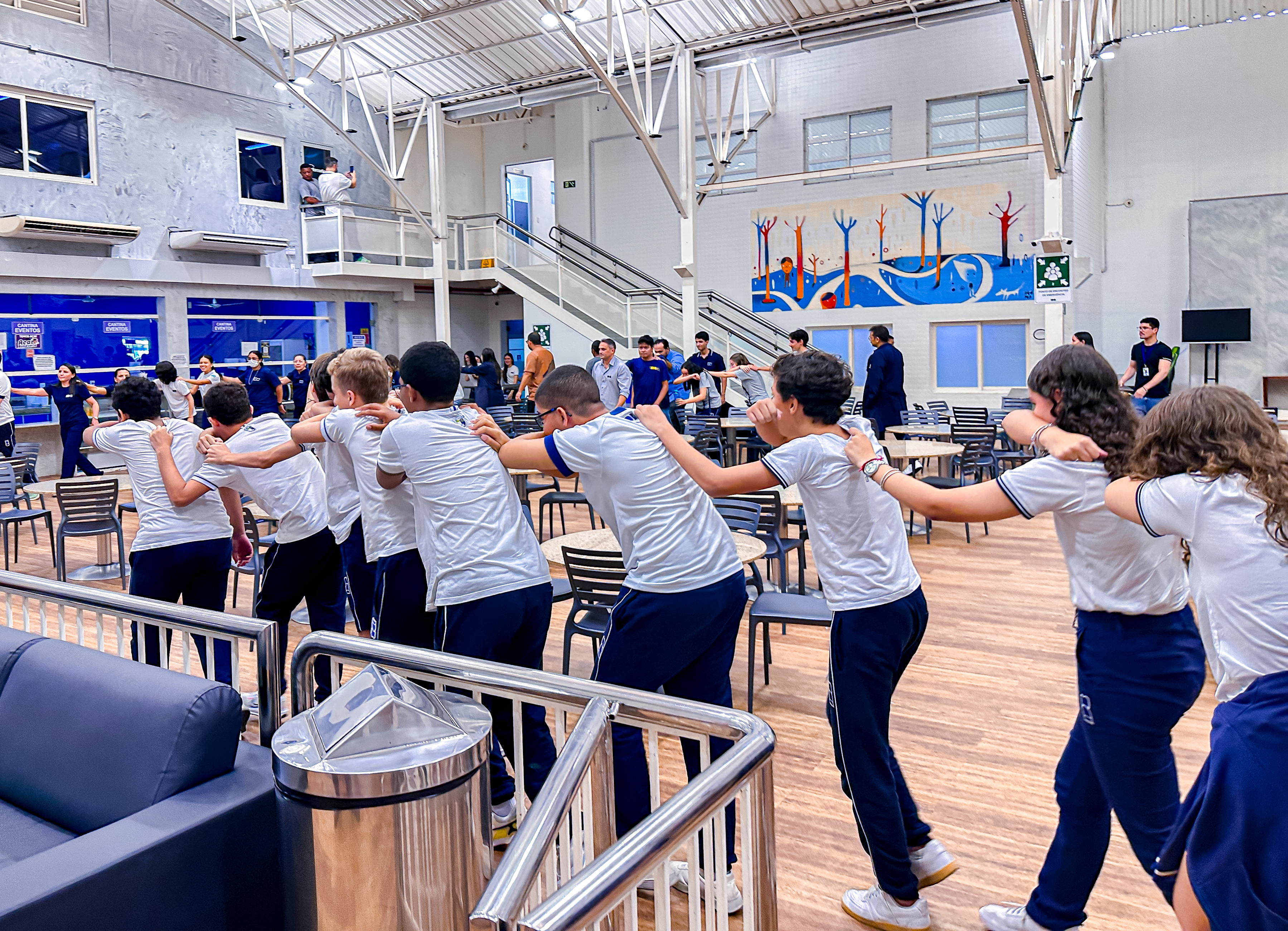 Simulação de incêndio treina alunos do Instituto Dom Barreto para agir em situações de emergência