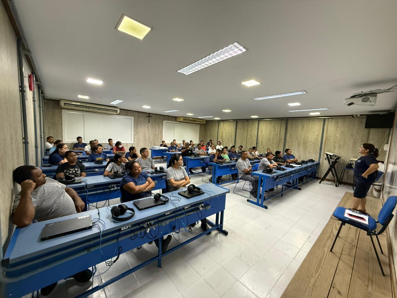 Gestão de EPIs e Conformidade em SST:
Uso, guarda, conservação e controle dos Equipamentos de Proteção Individual conforme NR-1 e NR-6