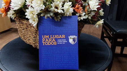 Alunos do 8º Ano do Ensino Fundamental e professores lançam no IDB o livro “Um lugar para todos”